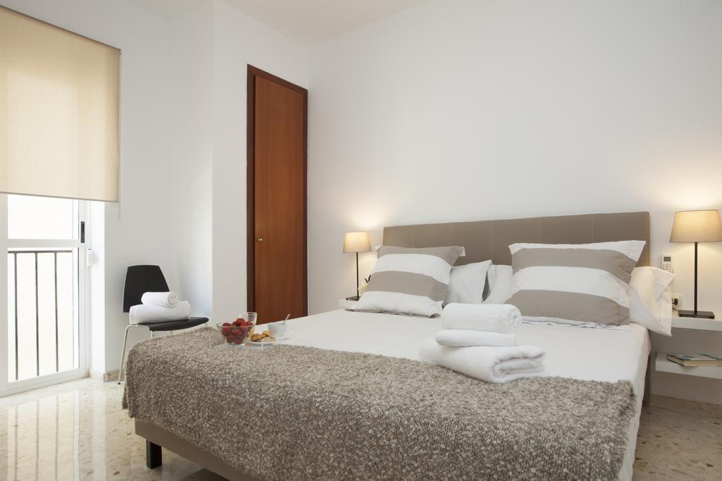 Singularstays Mercado Central Valencia Room photo