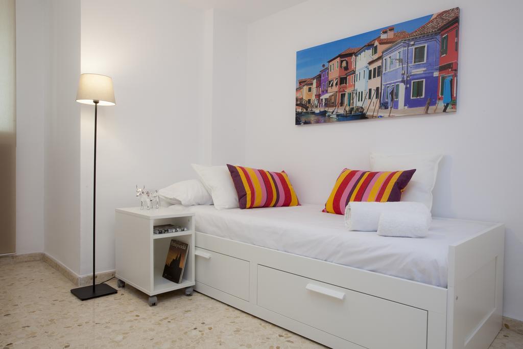 Singularstays Mercado Central Valencia Room photo
